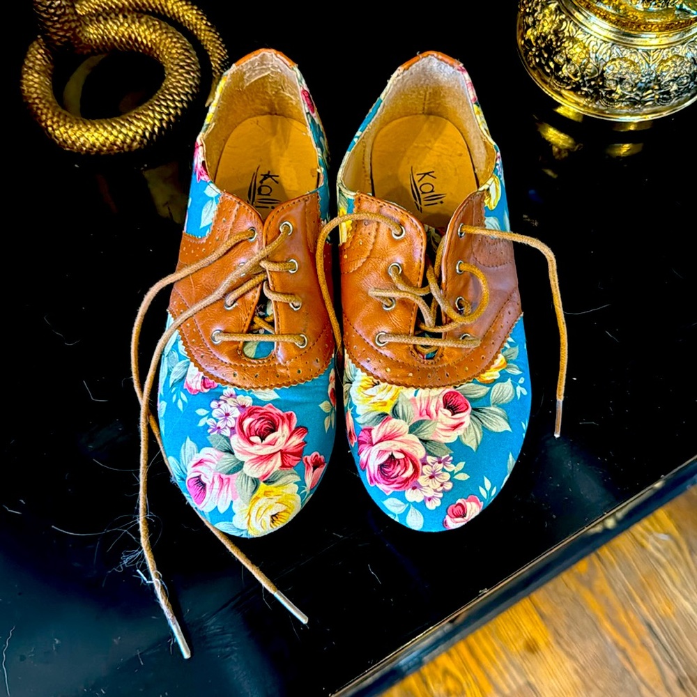 Vintage loafer leather and flower